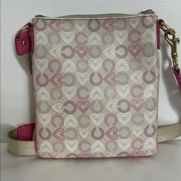 Coach Crossbody Heart Swingpack - Picture 6 of 17